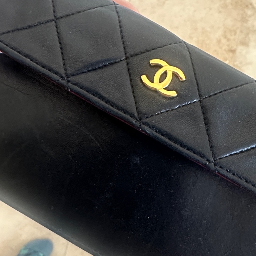CHANEL Black Wallet with Gold Logo - Picture 7 of 7